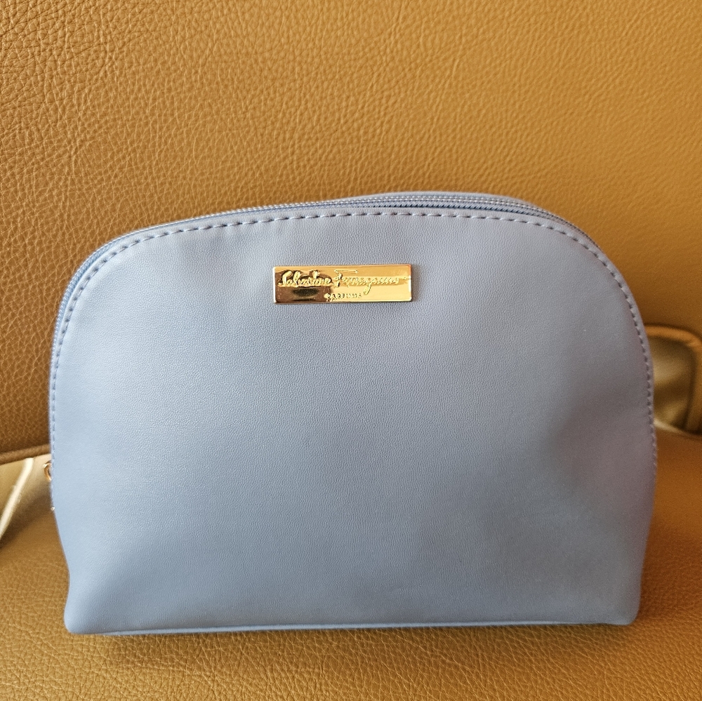 ❤️NWOT Salvatore ferragamo perfume makeup pouch ❤️